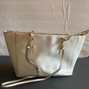 VGUC.  Lauren Ralph Lauren Bennington, large Crossbody/Tote in cream.